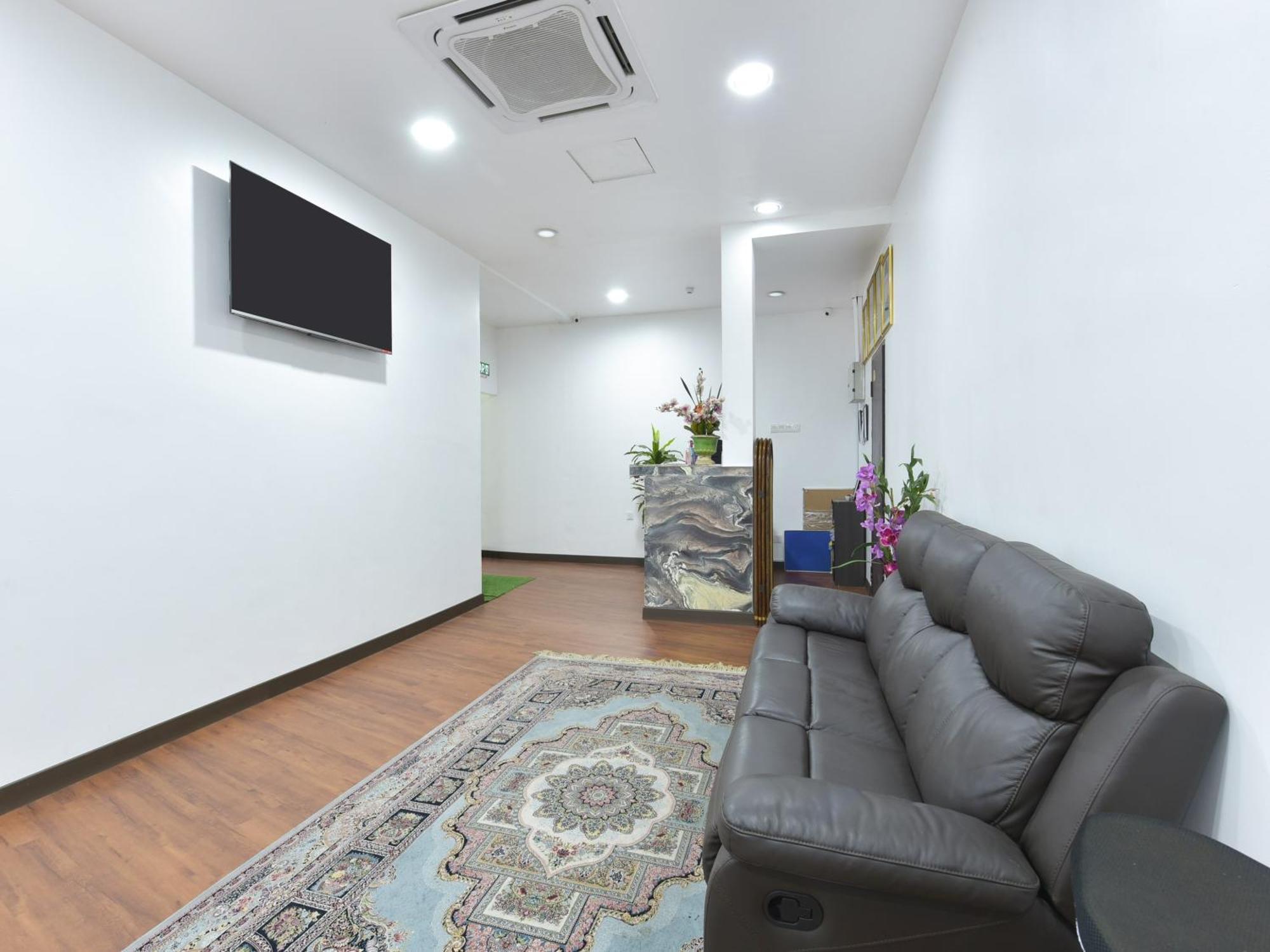 Oyo 90869 Hotel Madeena Inn Sepang Dış mekan fotoğraf