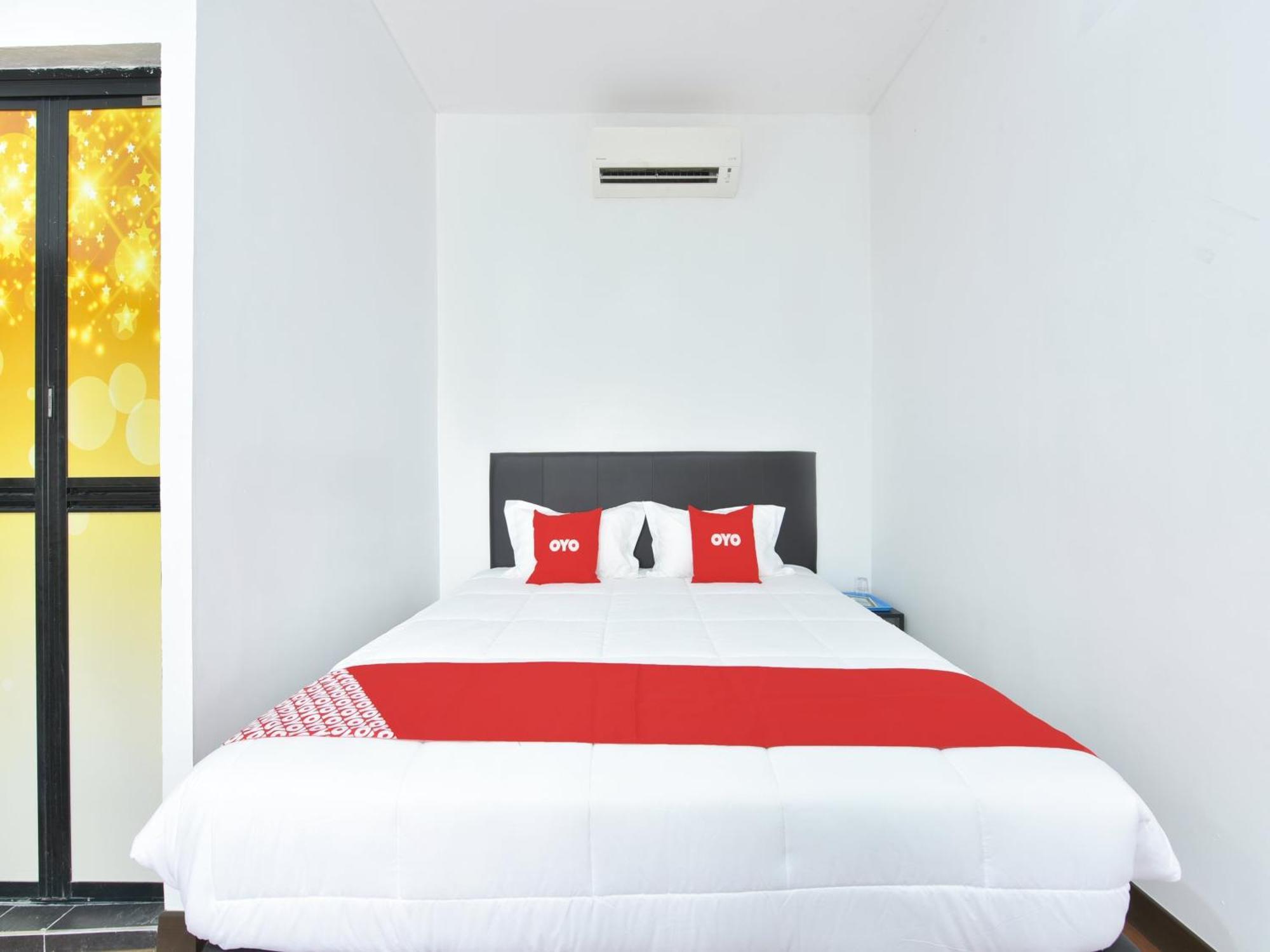 Oyo 90869 Hotel Madeena Inn Sepang Dış mekan fotoğraf