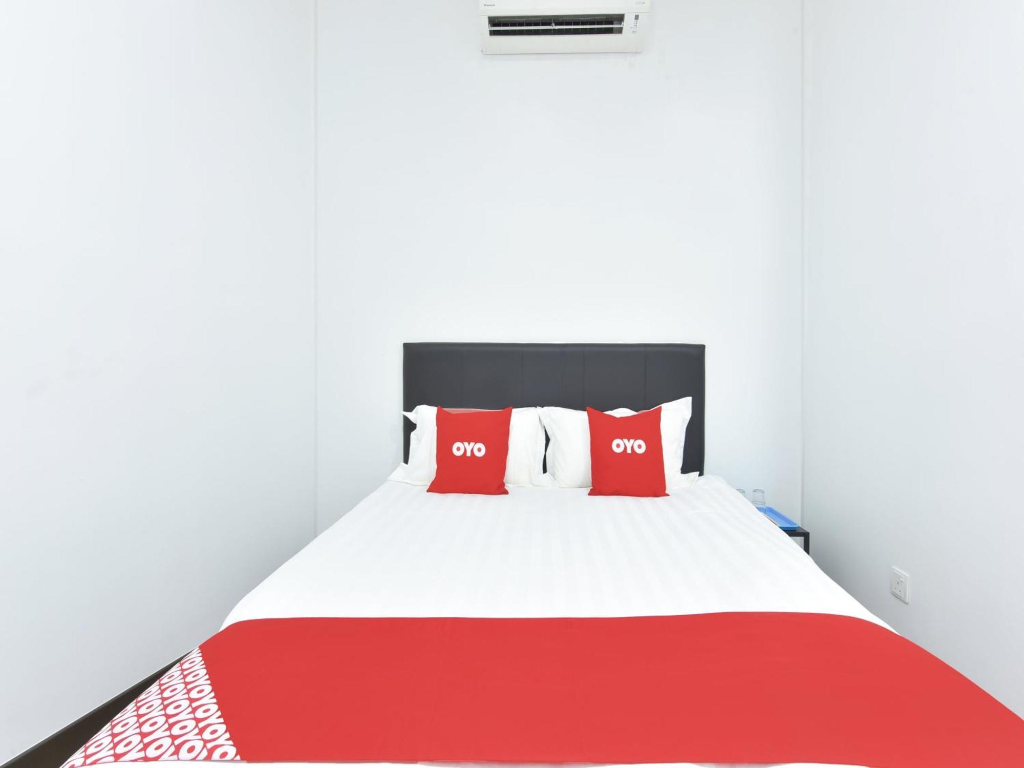 Oyo 90869 Hotel Madeena Inn Sepang Dış mekan fotoğraf