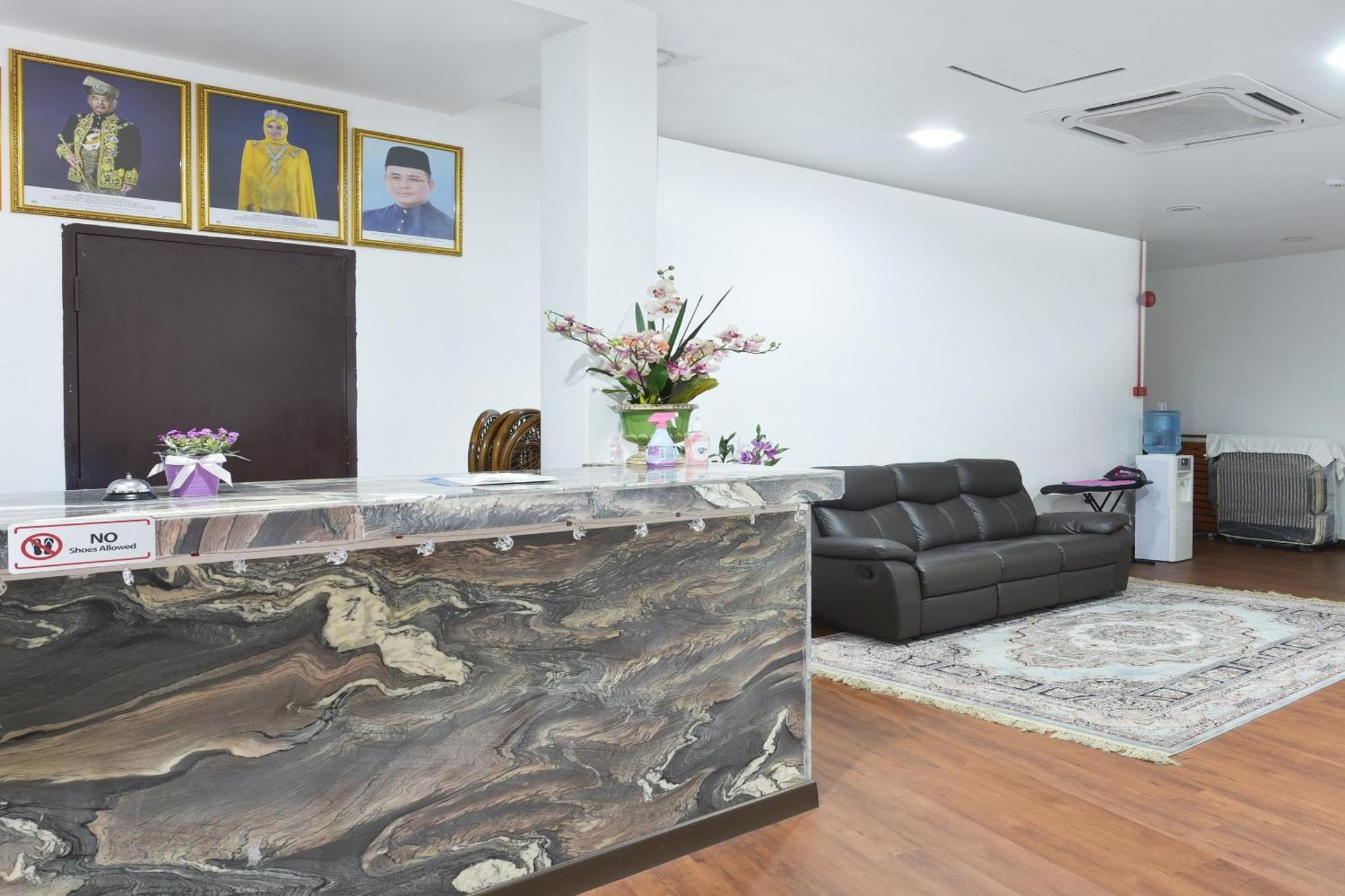 Oyo 90869 Hotel Madeena Inn Sepang Dış mekan fotoğraf