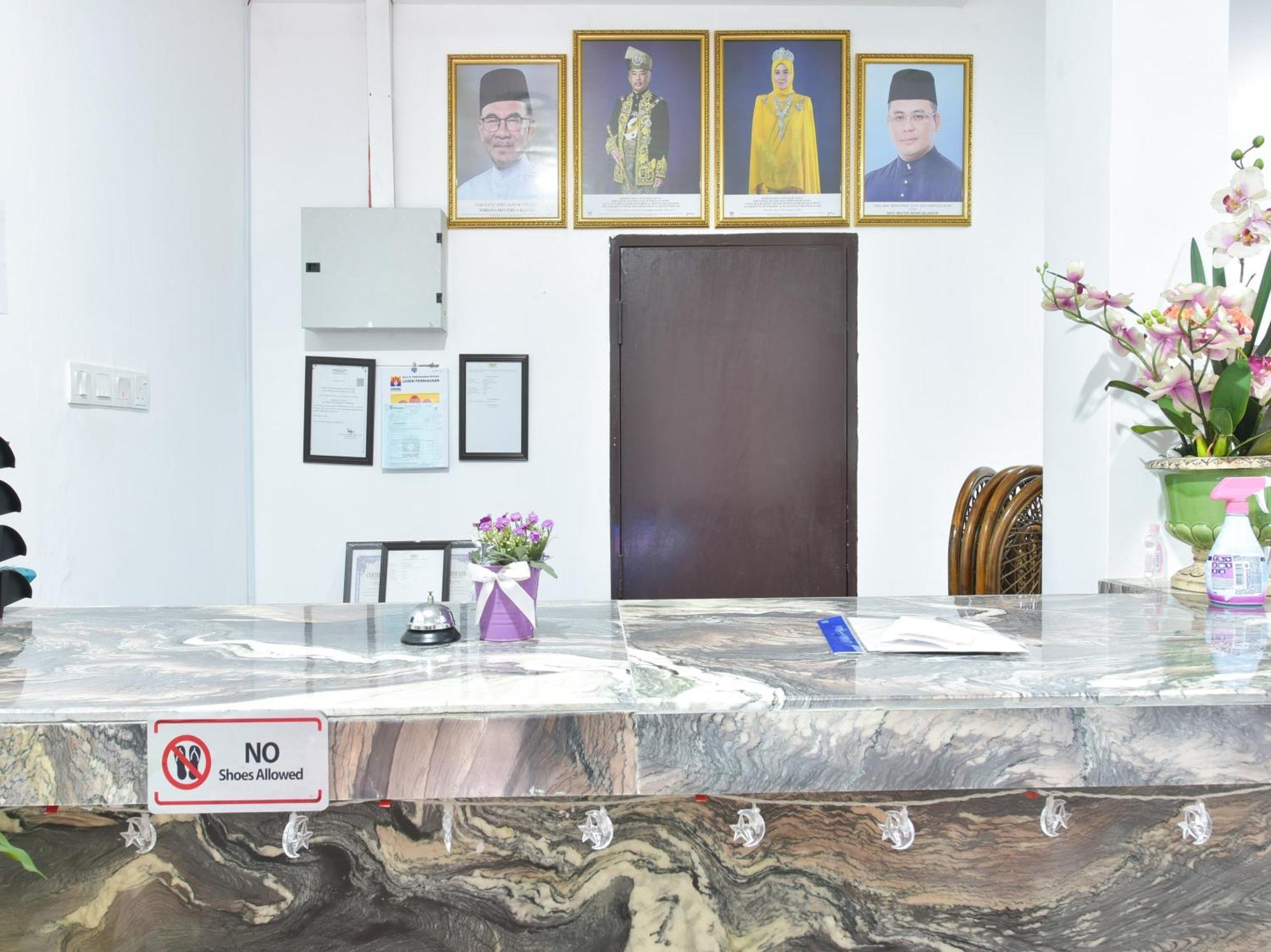Oyo 90869 Hotel Madeena Inn Sepang Dış mekan fotoğraf