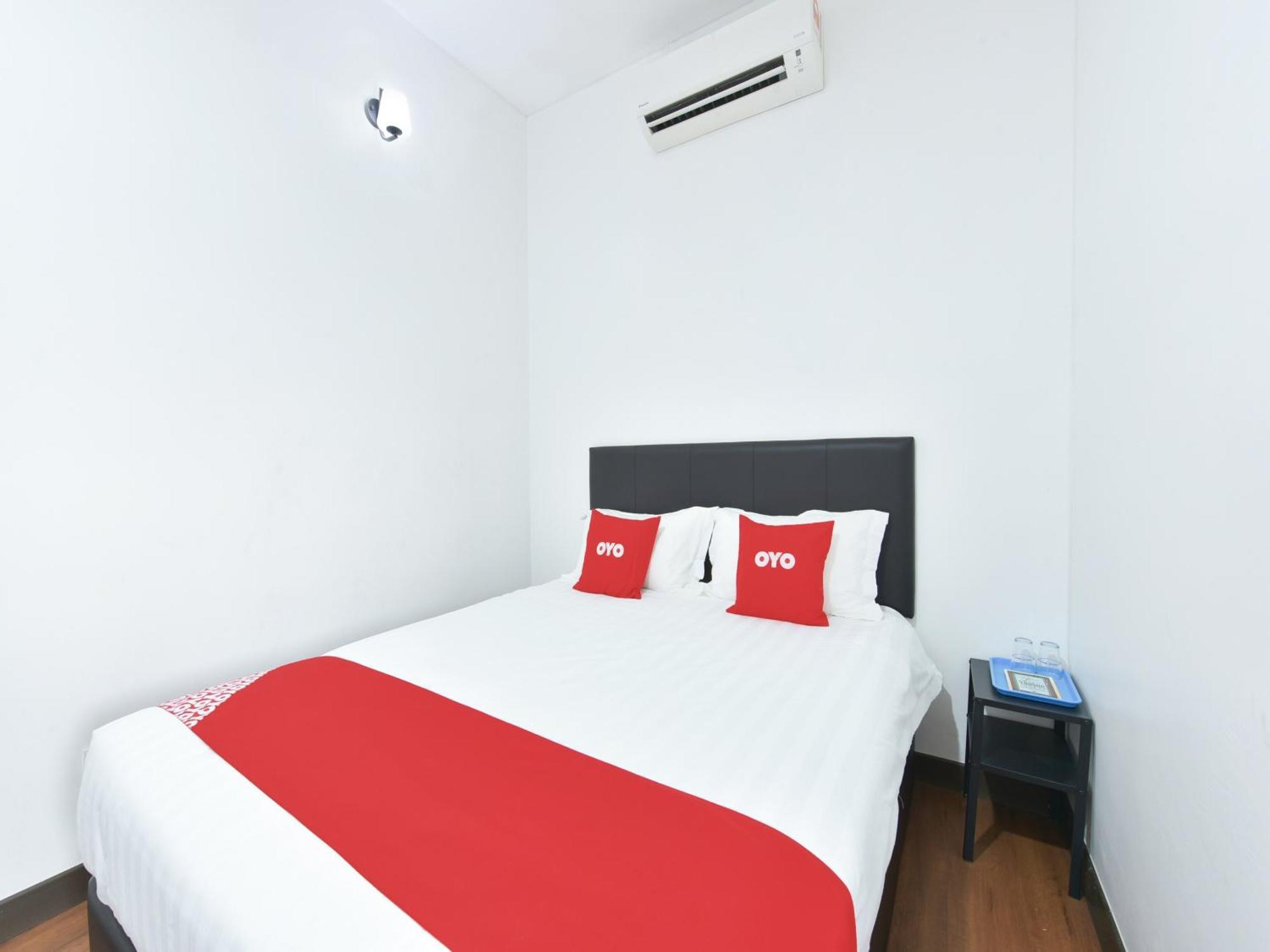 Oyo 90869 Hotel Madeena Inn Sepang Dış mekan fotoğraf