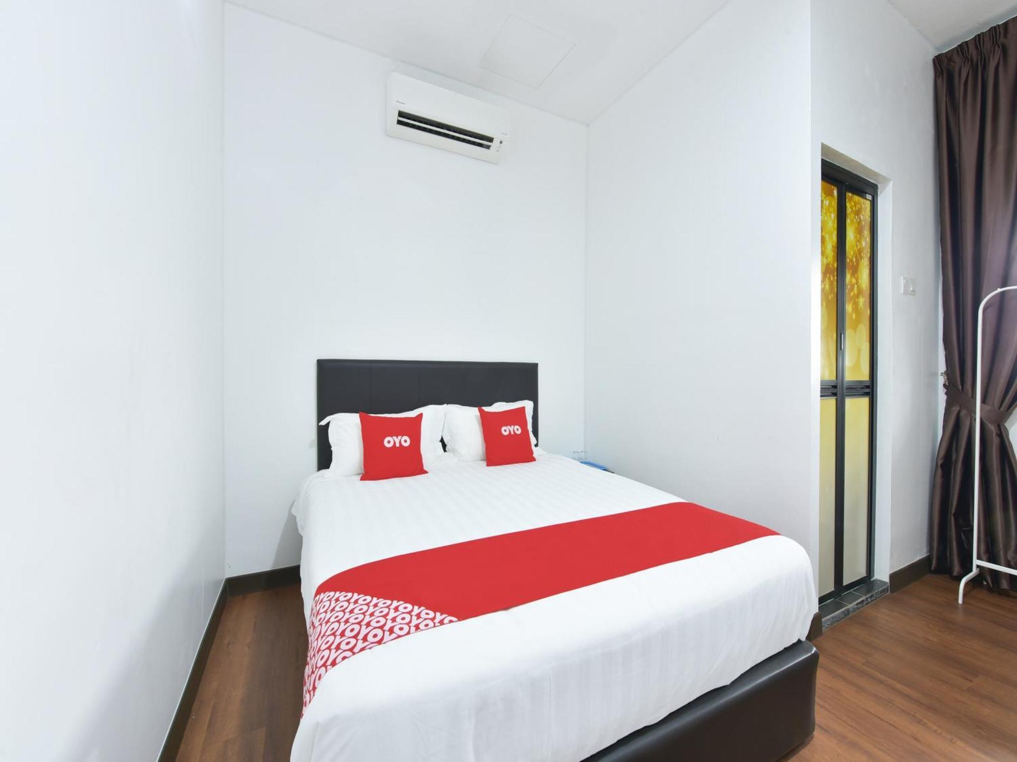Oyo 90869 Hotel Madeena Inn Sepang Dış mekan fotoğraf