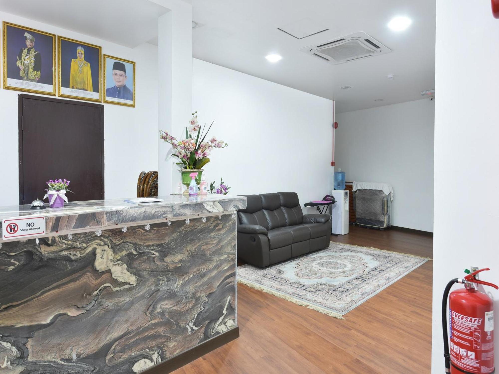 Oyo 90869 Hotel Madeena Inn Sepang Dış mekan fotoğraf