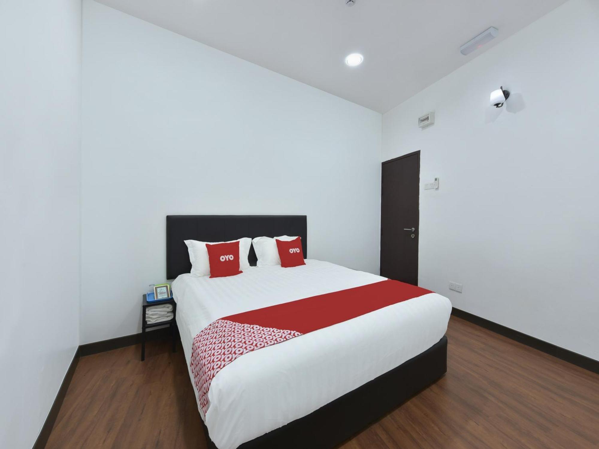 Oyo 90869 Hotel Madeena Inn Sepang Dış mekan fotoğraf