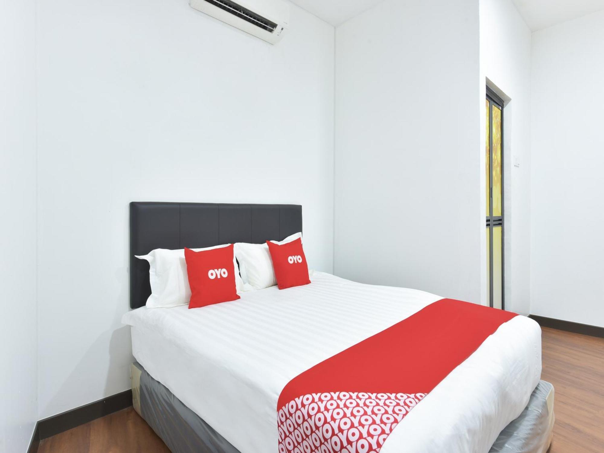 Oyo 90869 Hotel Madeena Inn Sepang Dış mekan fotoğraf