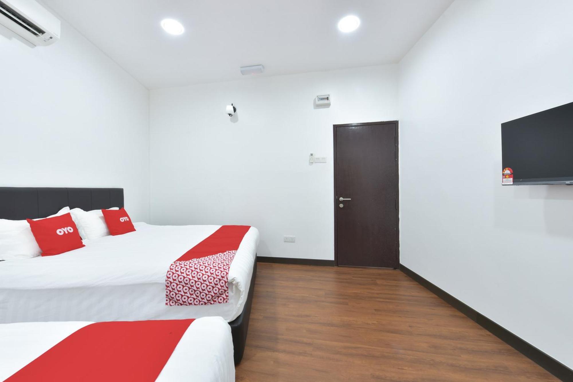Oyo 90869 Hotel Madeena Inn Sepang Dış mekan fotoğraf