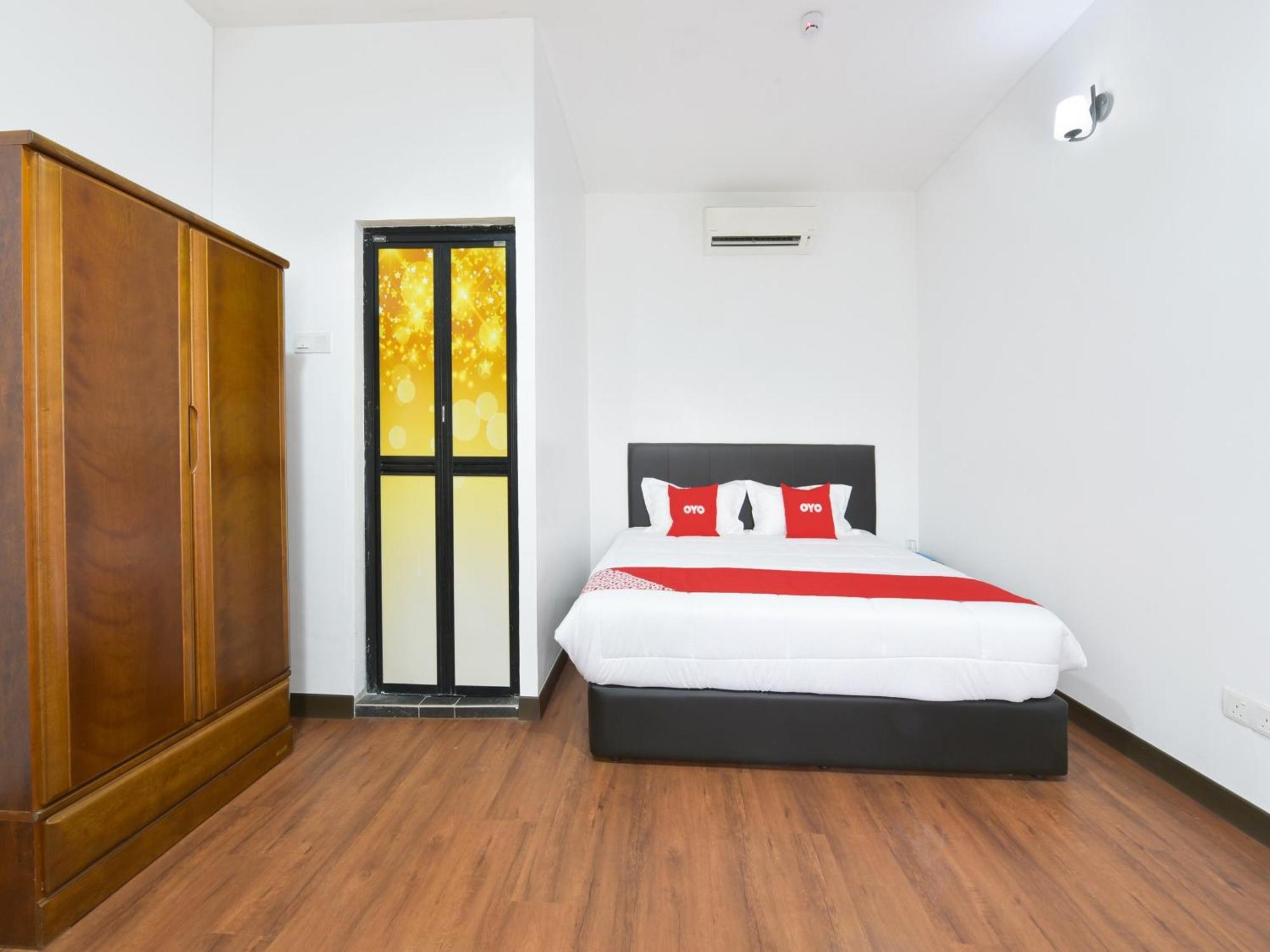Oyo 90869 Hotel Madeena Inn Sepang Dış mekan fotoğraf