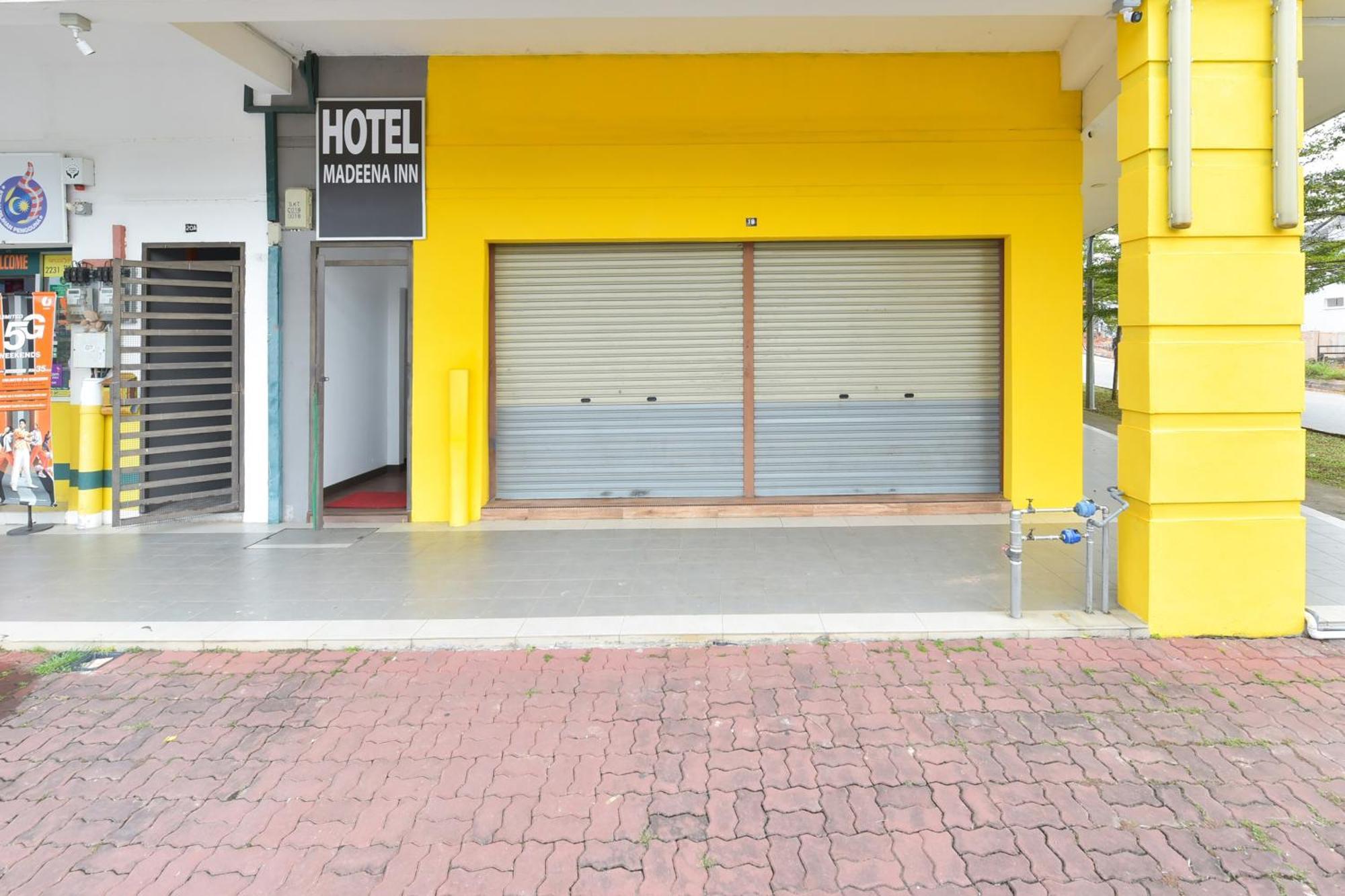 Oyo 90869 Hotel Madeena Inn Sepang Dış mekan fotoğraf